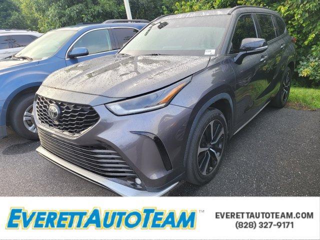 used 2021 Toyota Highlander car, priced at $33,500