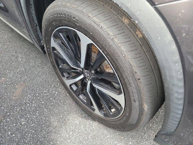 used 2021 Toyota Highlander car, priced at $33,500