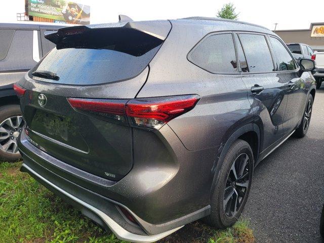used 2021 Toyota Highlander car, priced at $33,500