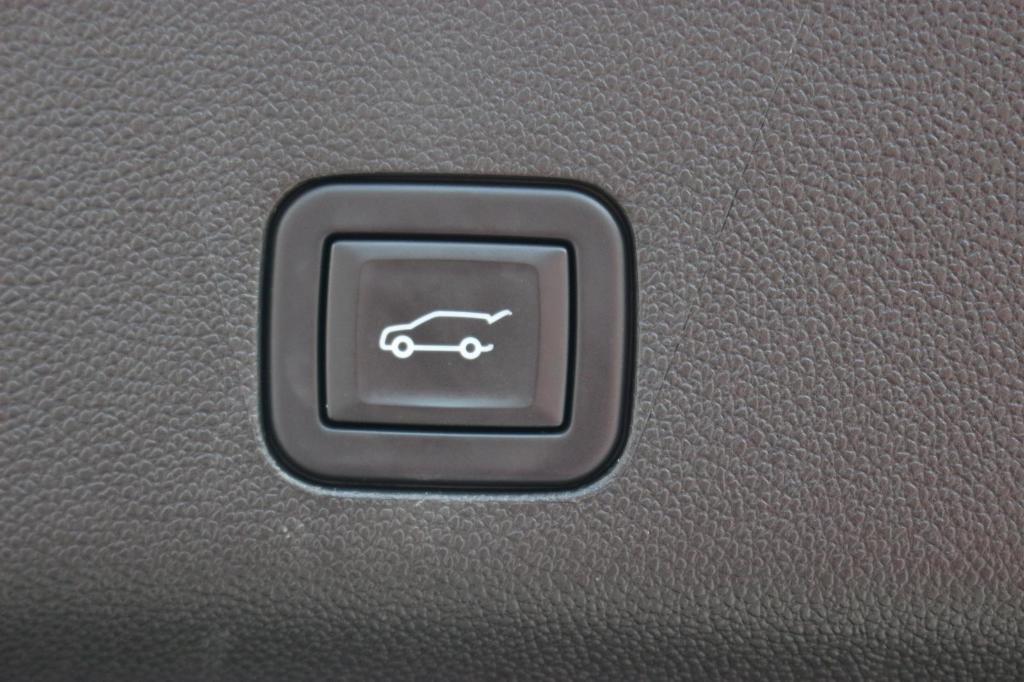 used 2024 GMC Yukon XL car, priced at $70,000