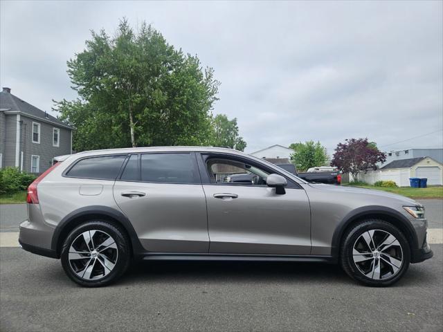 used 2020 Volvo V60 Cross Country car, priced at $26,495