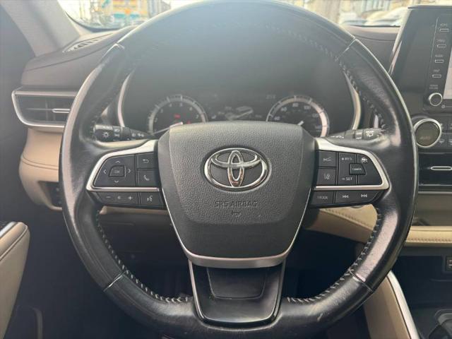 used 2022 Toyota Highlander car, priced at $35,999