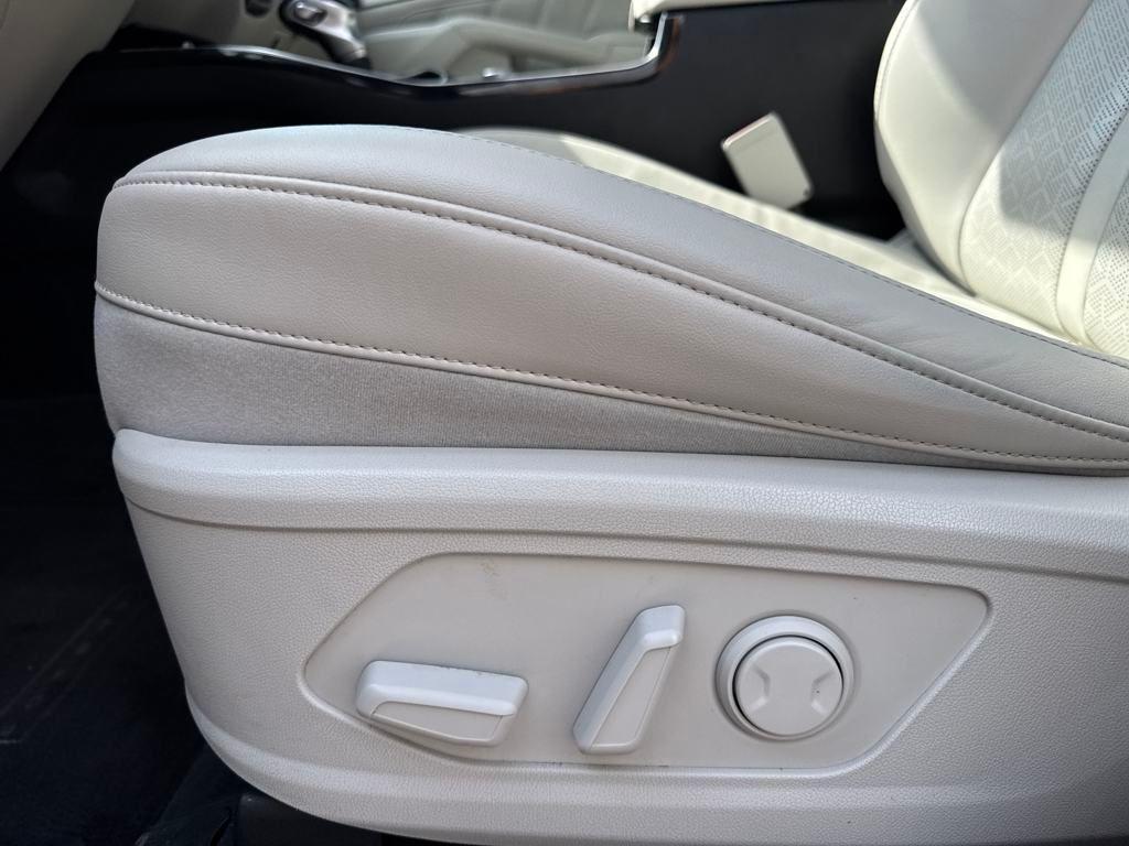 used 2023 Kia Sorento car, priced at $31,646