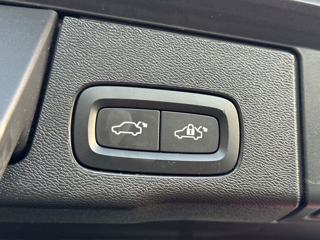 used 2022 Volvo XC60 car, priced at $29,180