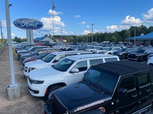 used 2023 Ford Expedition car, priced at $40,404