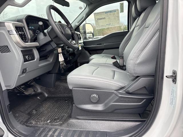 new 2025 Ford F-450 car, priced at $78,638