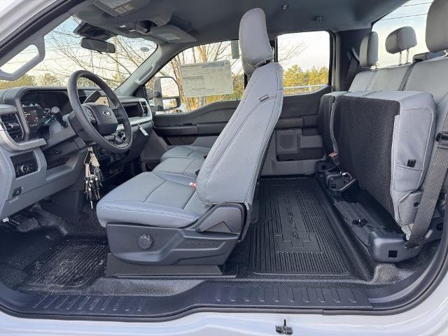 new 2025 Ford F-250 car, priced at $55,353