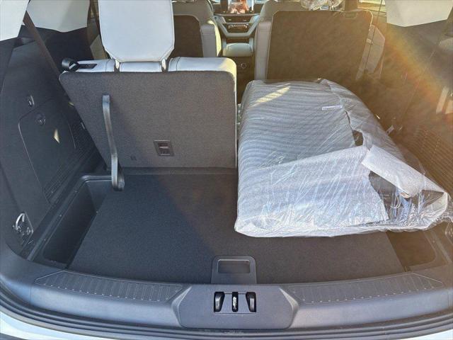 new 2025 Ford Explorer car, priced at $40,184