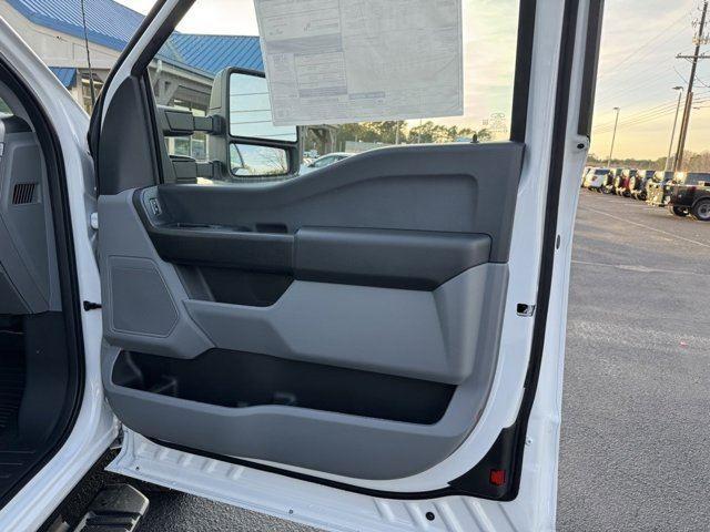 new 2025 Ford F-250 car, priced at $55,353
