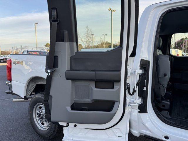 new 2025 Ford F-250 car, priced at $55,353