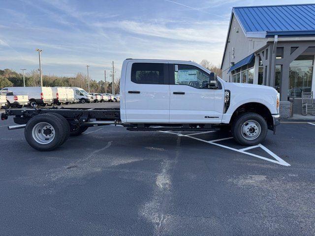 new 2025 Ford F-350 car, priced at $73,600