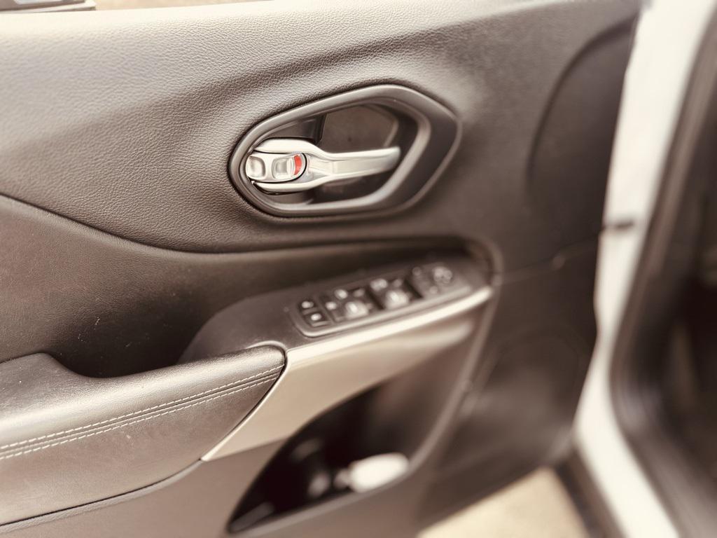 used 2020 Jeep Cherokee car, priced at $14,270