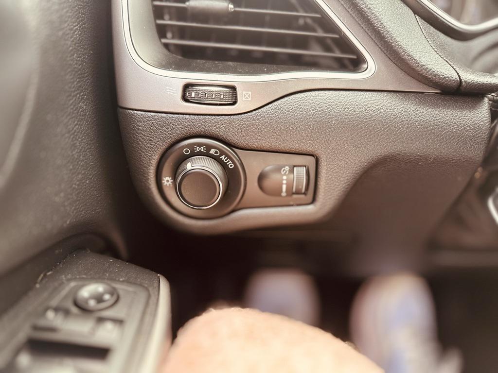 used 2020 Jeep Cherokee car, priced at $14,270