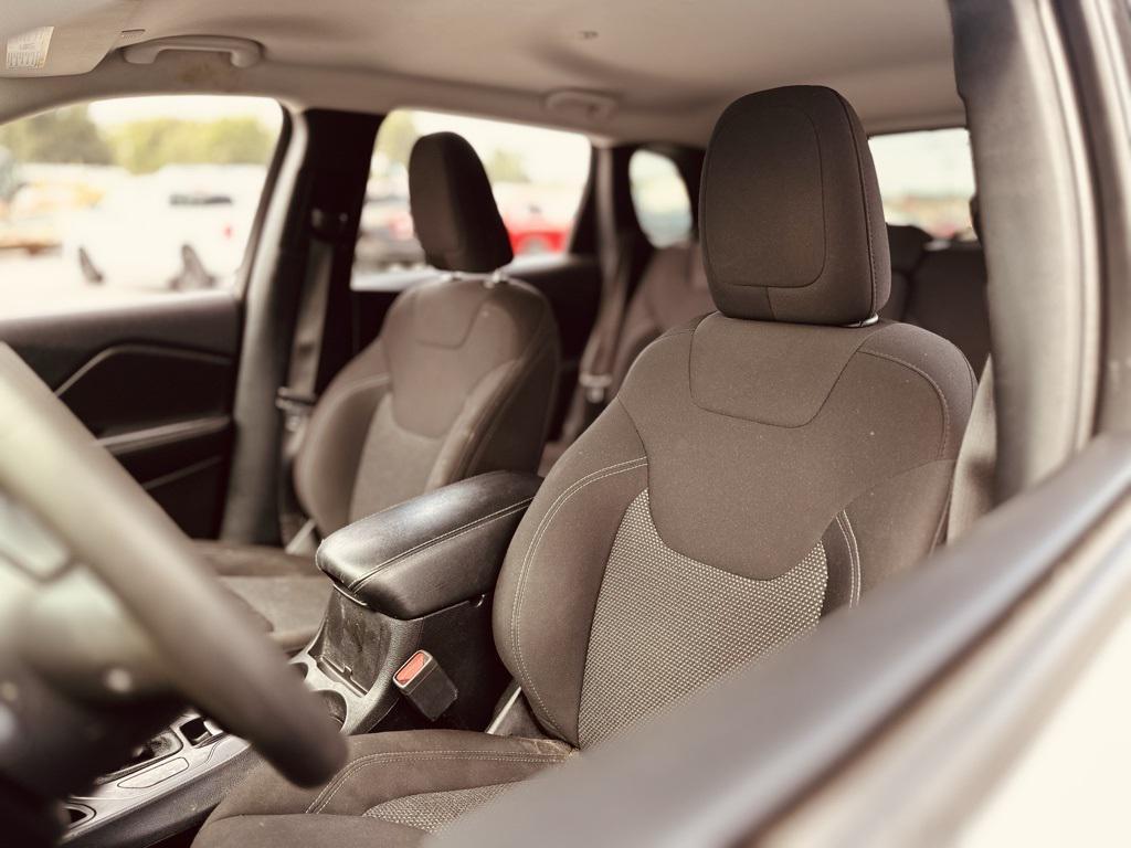 used 2020 Jeep Cherokee car, priced at $14,270