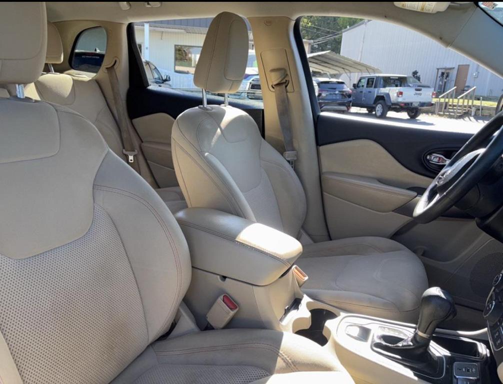 used 2019 Jeep Cherokee car, priced at $16,606