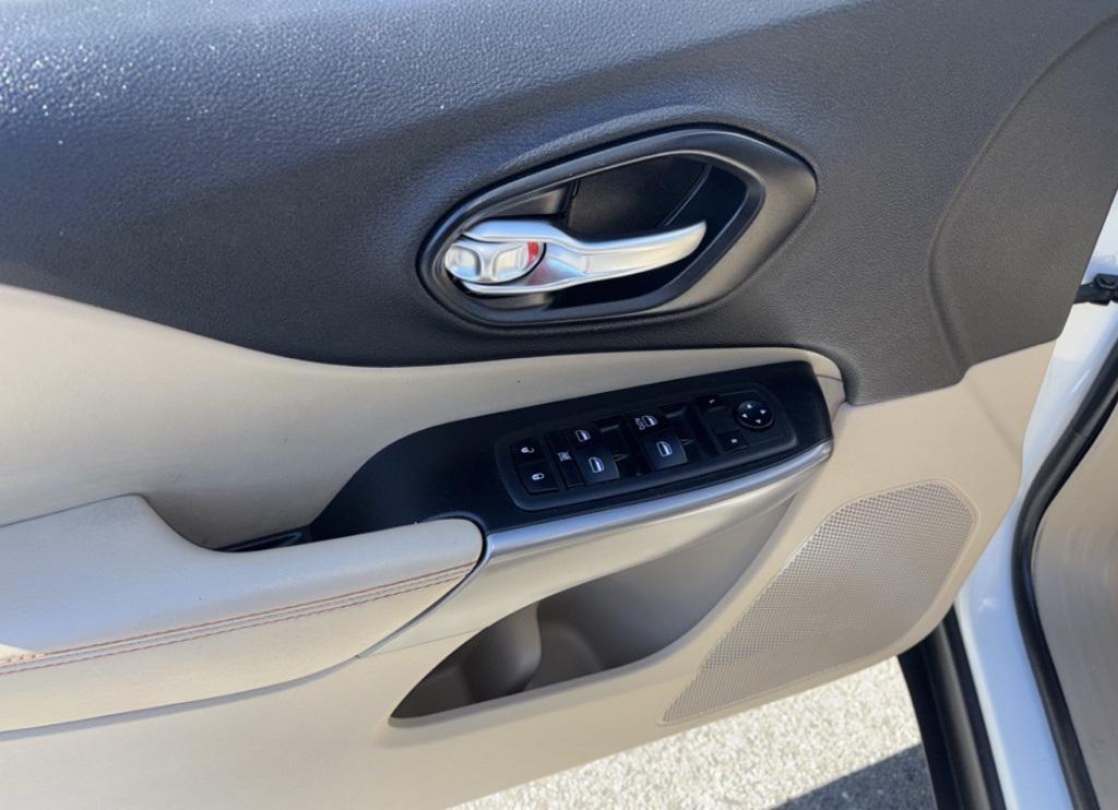 used 2019 Jeep Cherokee car, priced at $16,606