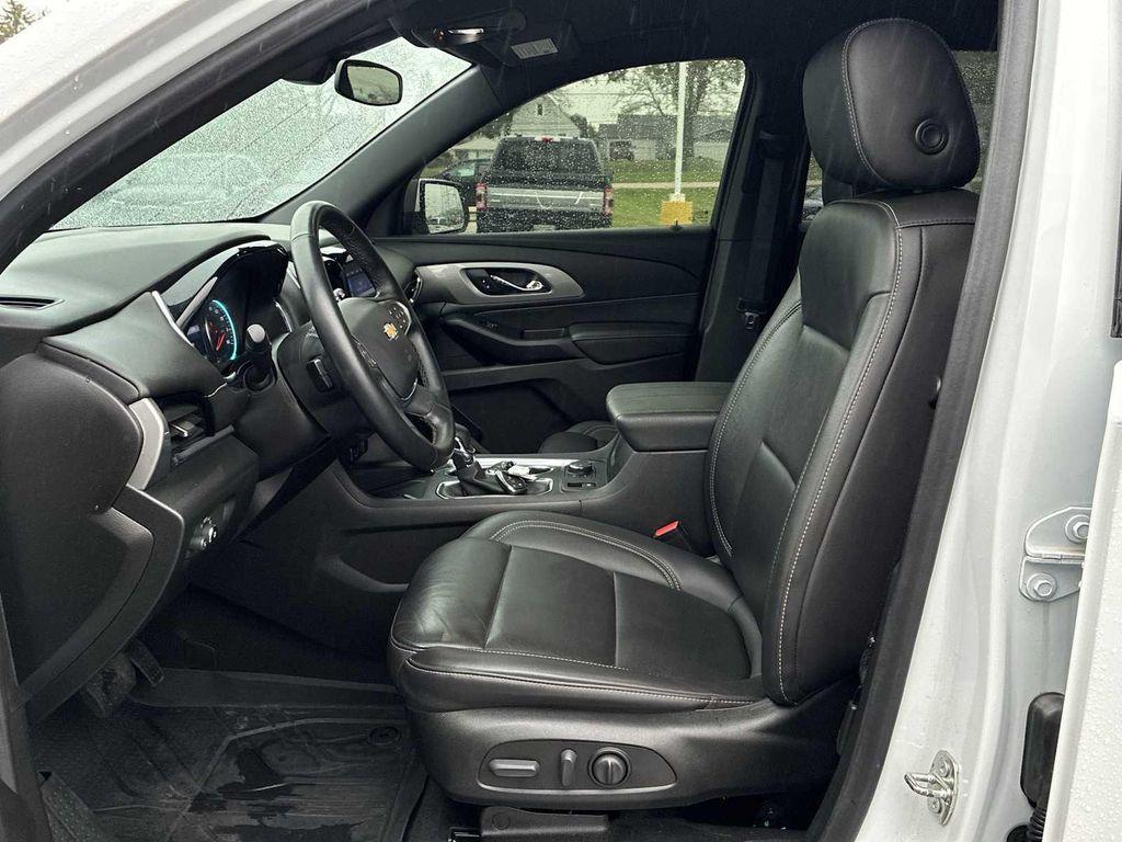 used 2023 Chevrolet Traverse car, priced at $33,997