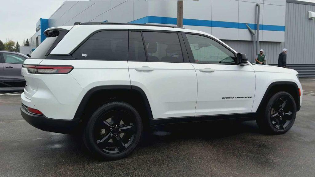 used 2022 Jeep Grand Cherokee car, priced at $29,993