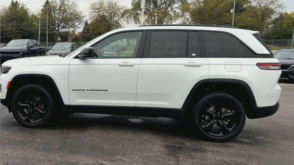 used 2022 Jeep Grand Cherokee car, priced at $29,993