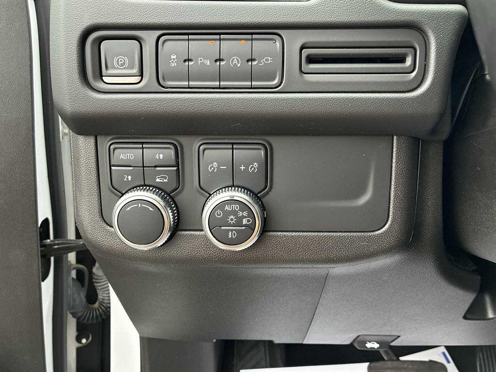 used 2021 GMC Yukon car, priced at $34,988