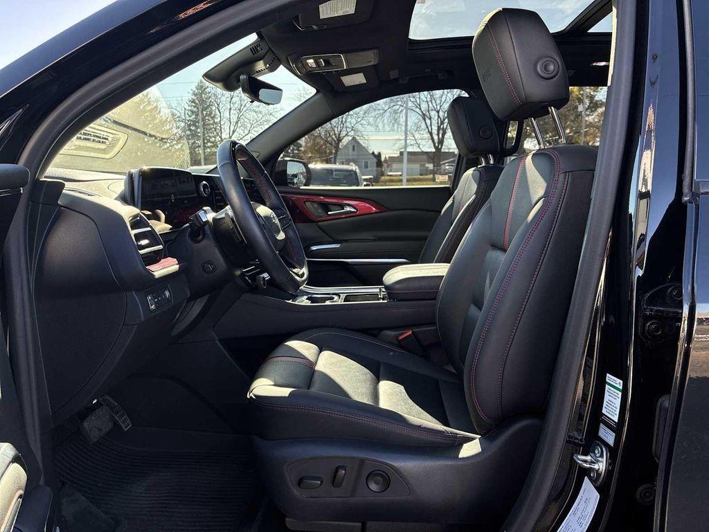 used 2024 Chevrolet Traverse car, priced at $49,632