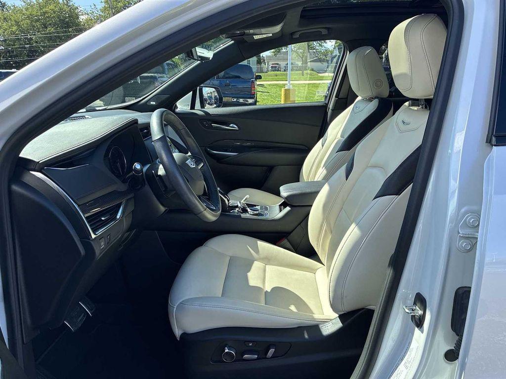 used 2022 Cadillac XT4 car, priced at $29,996