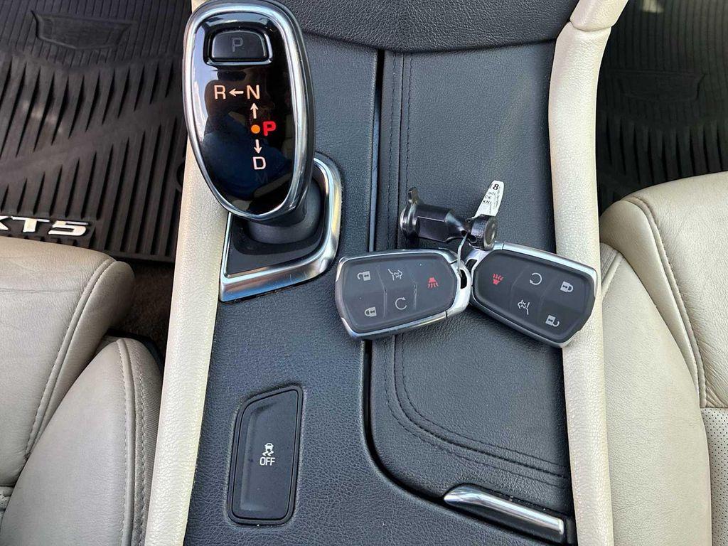 used 2017 Cadillac XT5 car, priced at $17,564