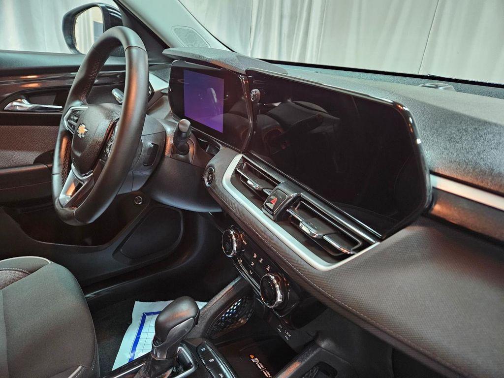 used 2025 Chevrolet TrailBlazer car, priced at $17,995