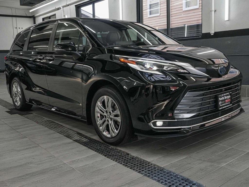 used 2022 Toyota Sienna car, priced at $53,890
