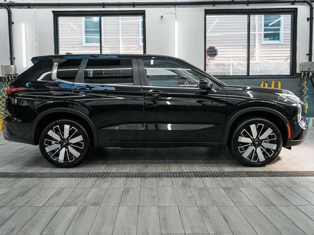 used 2025 Mitsubishi Outlander car, priced at $29,740