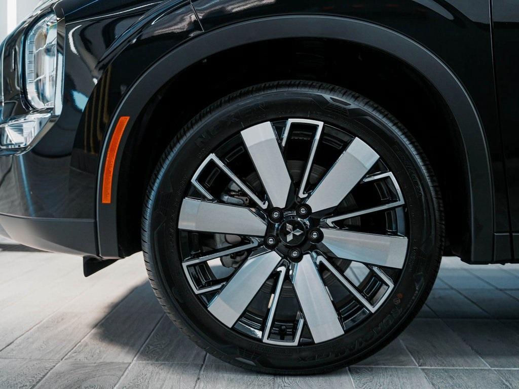 used 2025 Mitsubishi Outlander car, priced at $29,740