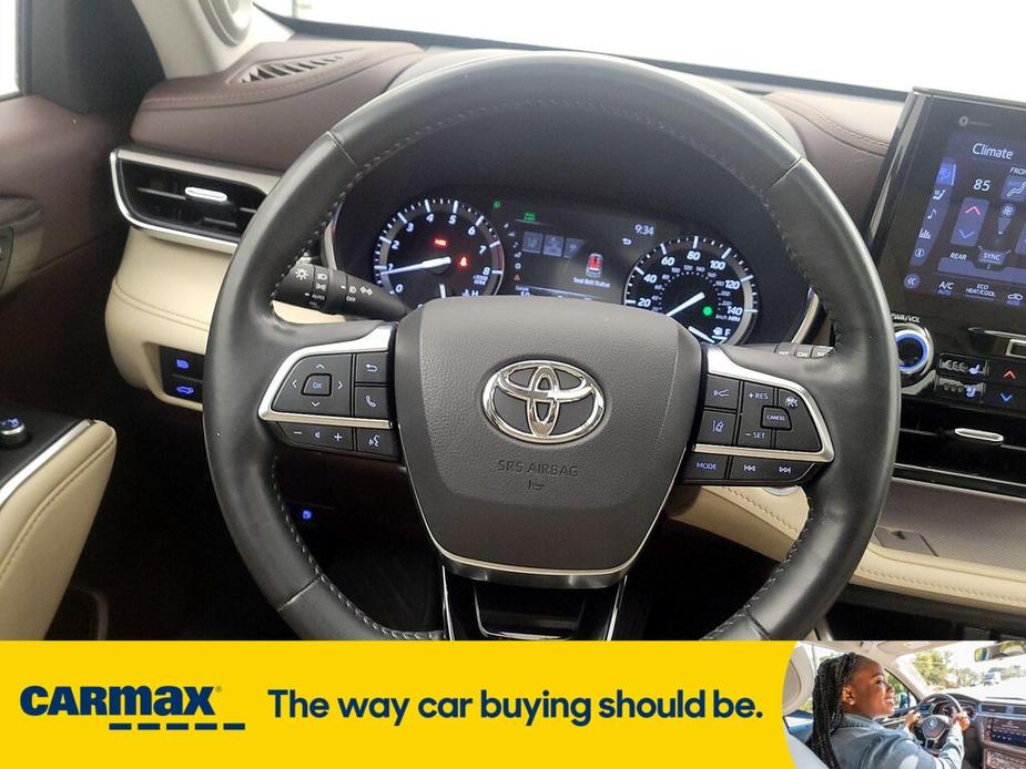 used 2021 Toyota Highlander car, priced at $37,998