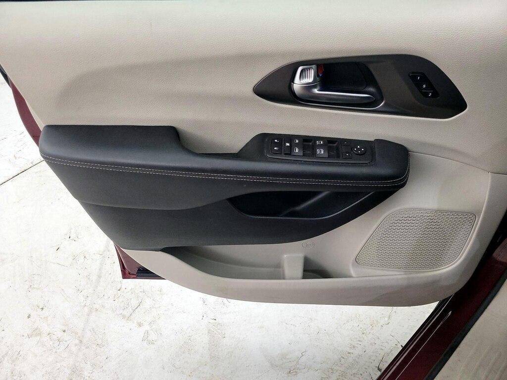 used 2023 Chrysler Pacifica car, priced at $27,998