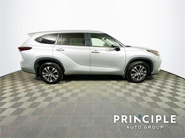 used 2024 Toyota Highlander car, priced at $42,994