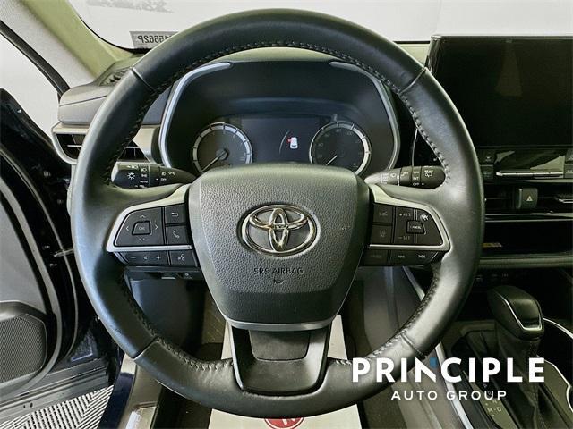 used 2023 Toyota Highlander car, priced at $37,494