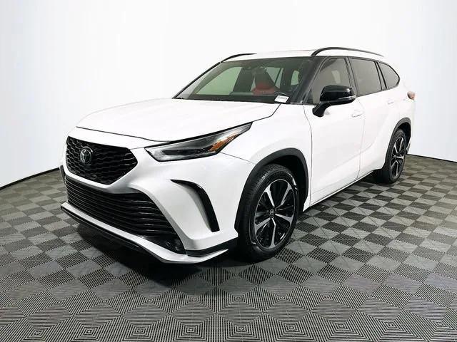 used 2021 Toyota Highlander car, priced at $28,513
