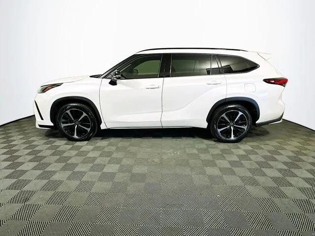 used 2021 Toyota Highlander car, priced at $28,513