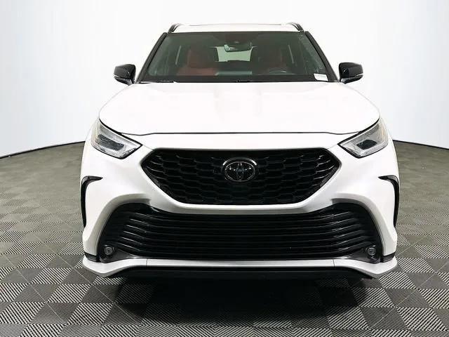 used 2021 Toyota Highlander car, priced at $28,513