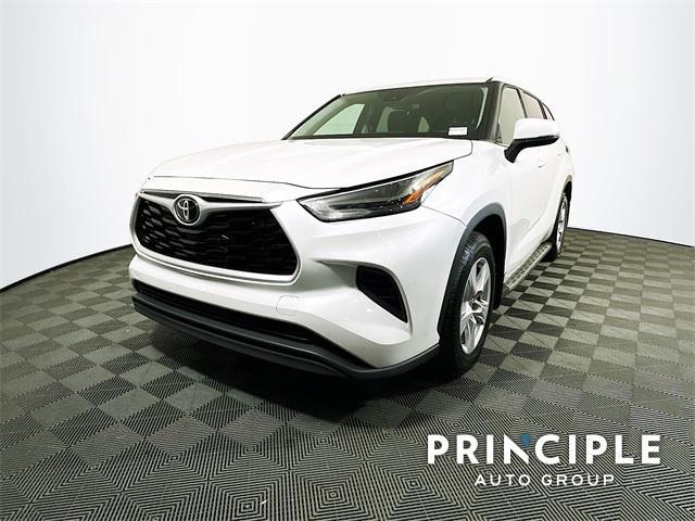 used 2022 Toyota Highlander car, priced at $28,872