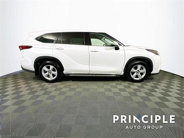 used 2022 Toyota Highlander car, priced at $28,872