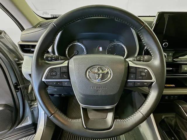 used 2023 Toyota Highlander car, priced at $36,755