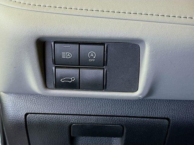 used 2023 Toyota Highlander car, priced at $36,755