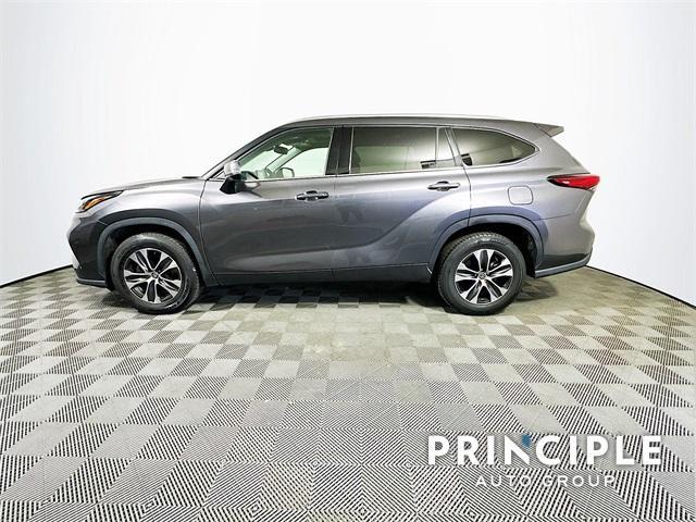 used 2021 Toyota Highlander car, priced at $30,997