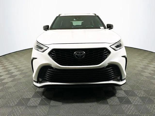 used 2021 Toyota Highlander car, priced at $33,856