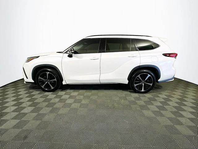 used 2021 Toyota Highlander car, priced at $33,856