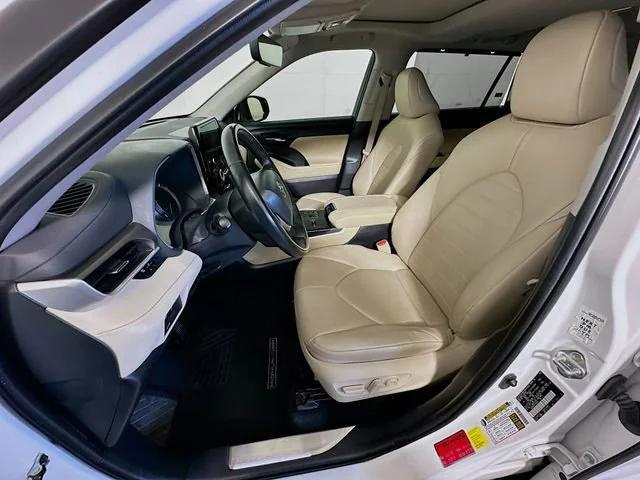 used 2023 Toyota Highlander car, priced at $35,346