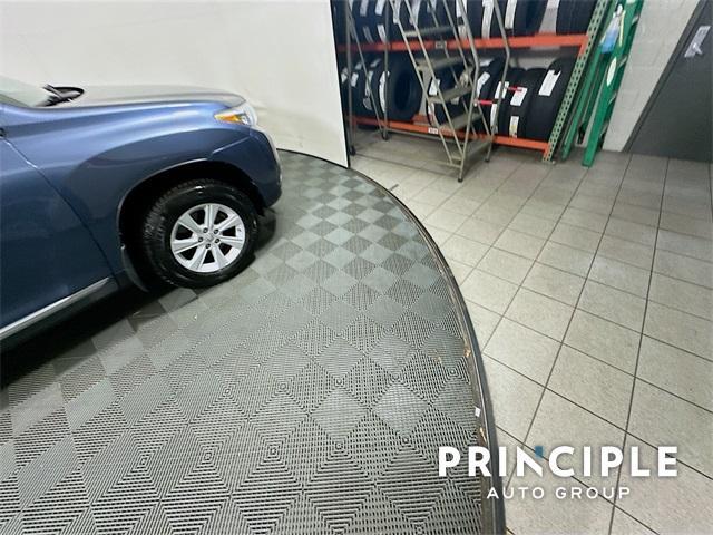 used 2013 Toyota Highlander car, priced at $19,999