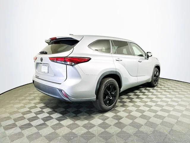 used 2023 Toyota Highlander car, priced at $32,562