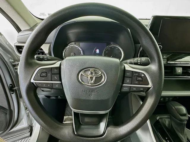 used 2023 Toyota Highlander car, priced at $32,562