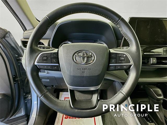 used 2023 Toyota Highlander car, priced at $32,443